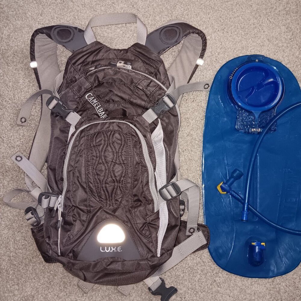 Camelback Women’s L.U.X.E. Mountain Bike Hydration Backpack (100 oz)